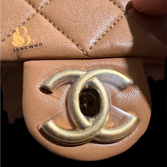 Chanel Medium Single Flap Bag in Caramel 23P Spring Collection 2023 - Picture 7 of 12
